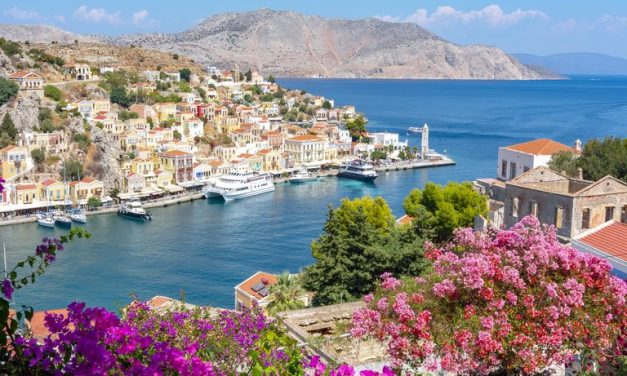 Ρώσοι ταξιδιώτες επιλέγουν την Ελλάδα για τις διακοπές τους μέχρι και τον Νοέμβριο