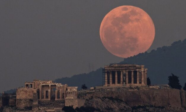 Ροζ πανσέληνος: Απόψε το μεγαλύτερο φεγγάρι του 2020