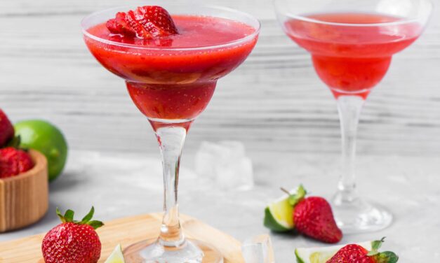 4 εύκολα κοκτέιλ που μπορείτε να κάνετε μόνοι σας στο σπίτι