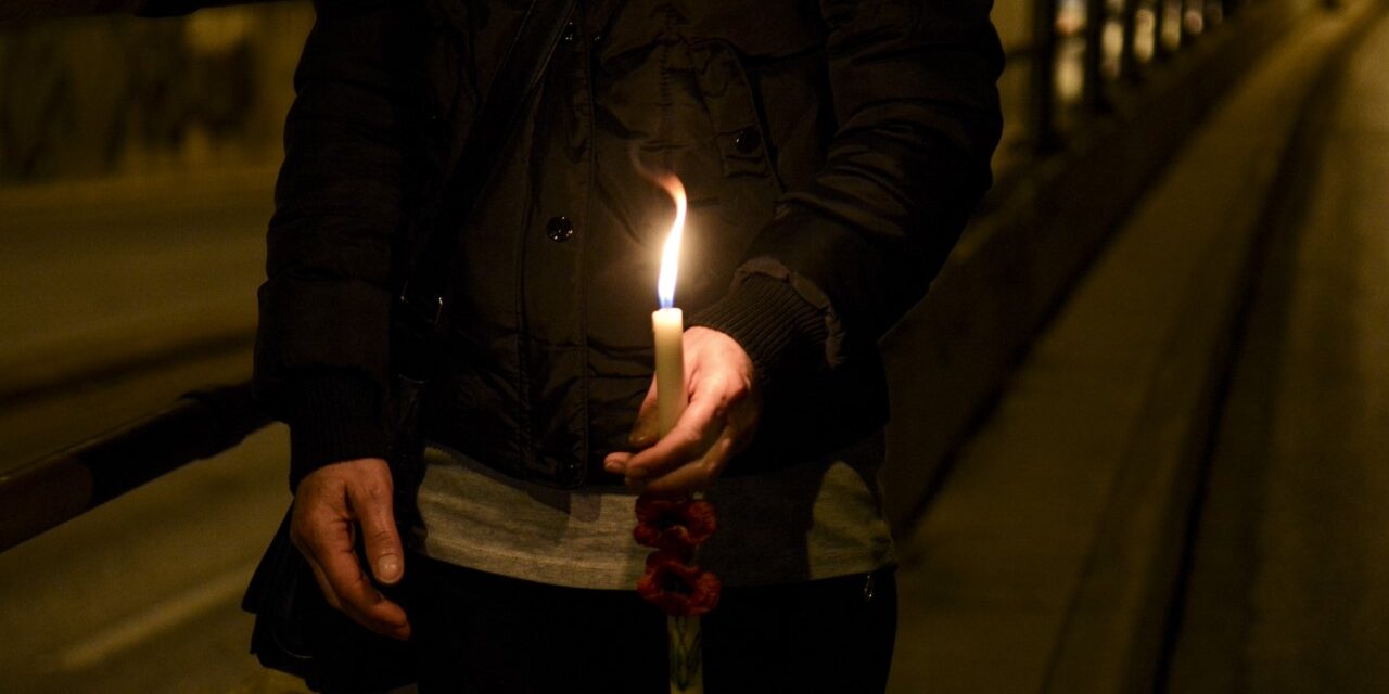 Το Άγιο Φως θα φτάσει στην Αθήνα και δεν θα πάει πουθενά αλλού – Πώς θα μεταφερθεί