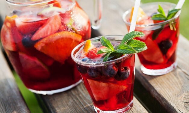 5 κοκτέιλ χωρίς αλκοόλ για να δροσιστείτε!