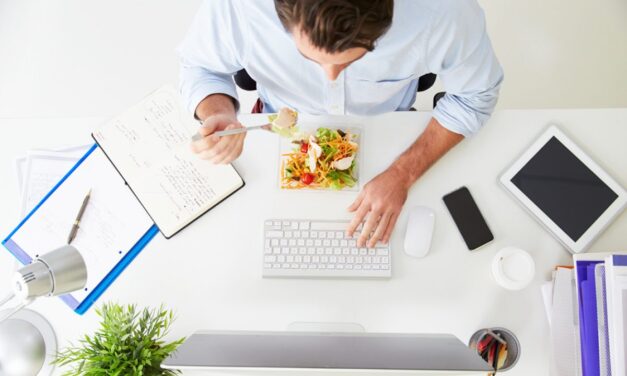 10 ασήμαντες καθημερινές συνήθειες… που μας παχαίνουν!