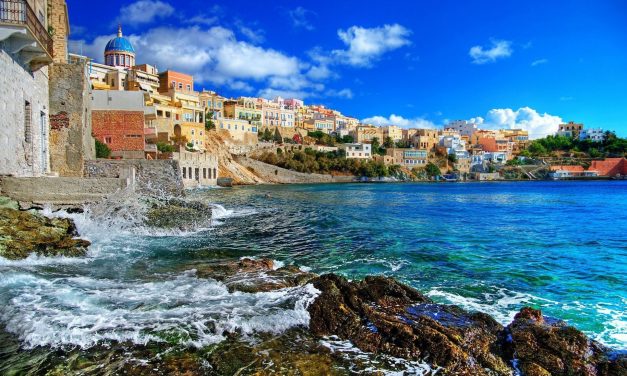 Σύρος: Καλοκαίρι στην αρχόντισσα των Κυκλάδων