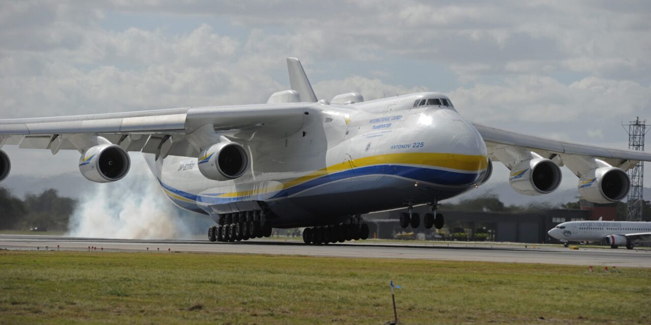 Το μεγαλύτερο αεροσκάφος του κόσμου προσγειώθηκε στην Αθήνα – Δείτε το video