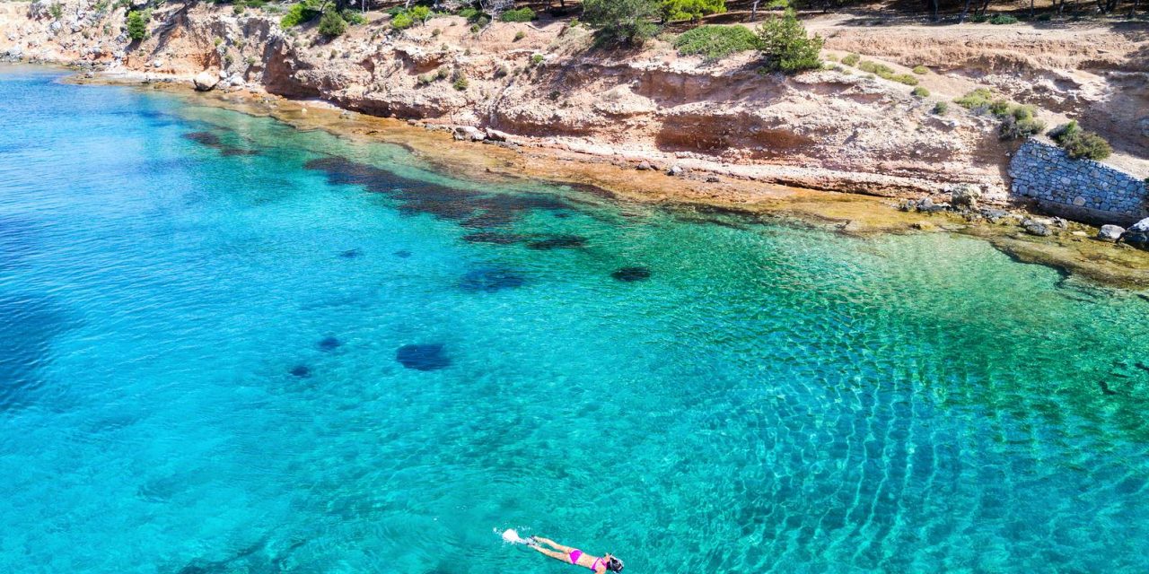 Παραδεισένιο νησάκι με ελάφια, κρι-κρι και παγώνια μόλις 1 ώρα μακρυά από την Αθήνα!