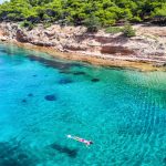 Παραδεισένιο νησάκι με ελάφια, κρι-κρι και παγώνια μόλις 1 ώρα μακρυά από την Αθήνα!