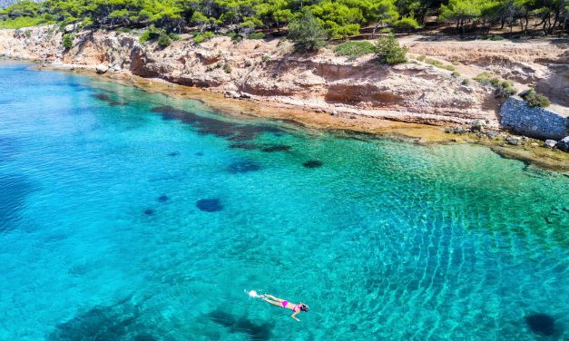 Παραδεισένιο νησάκι με ελάφια, κρι-κρι και παγώνια μόλις 1 ώρα μακρυά από την Αθήνα!