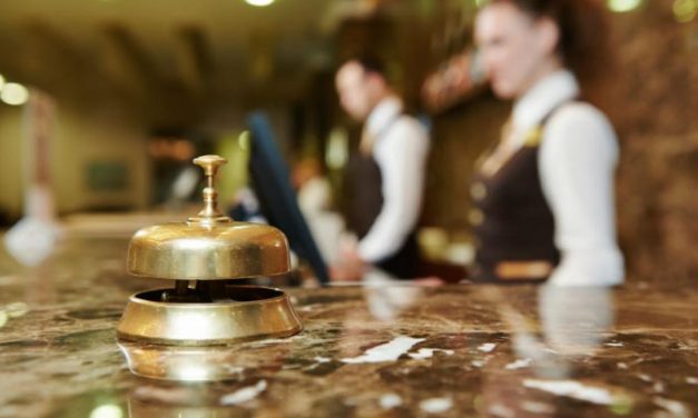 ΠΟΕΕΤ: Αίτημα για κήρυξη της κλαδικής ΣΣΕ των ξενοδοχοϋπαλλήλων ως υποχρεωτική