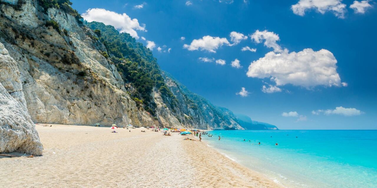 Travel + Leisure: 2 ελληνικές παραλίες στα 15 μέρη με τα καθαρότερα νερά στον κόσμο