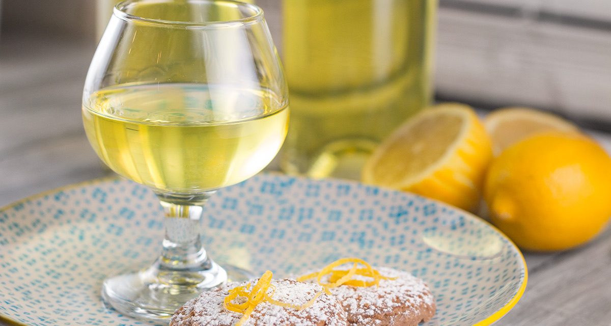 Λιμοντσέλο: Φτιάξτε δροσερό Ιταλικό λικέρ λεμονιού