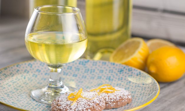 Λιμοντσέλο: Φτιάξτε δροσερό Ιταλικό λικέρ λεμονιού