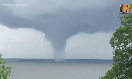 Εντυπωσιακός υδροστρόβιλος σε λίμνη του Τέξας (video)
