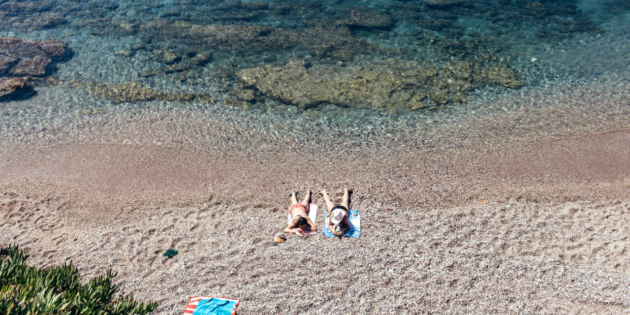 5 πανέμορφες “κρυμμένες” παραλίες της Αττικής για ήσυχες βουτιές