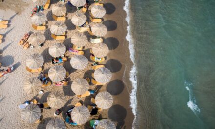 Ανοίγουν το Σαββατοκύριακο οι οργανωμένες παραλίες – Όλα τα μέτρα και οι κανόνες