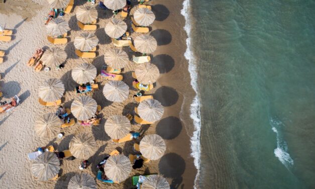 Ανοίγουν το Σαββατοκύριακο οι οργανωμένες παραλίες – Όλα τα μέτρα και οι κανόνες