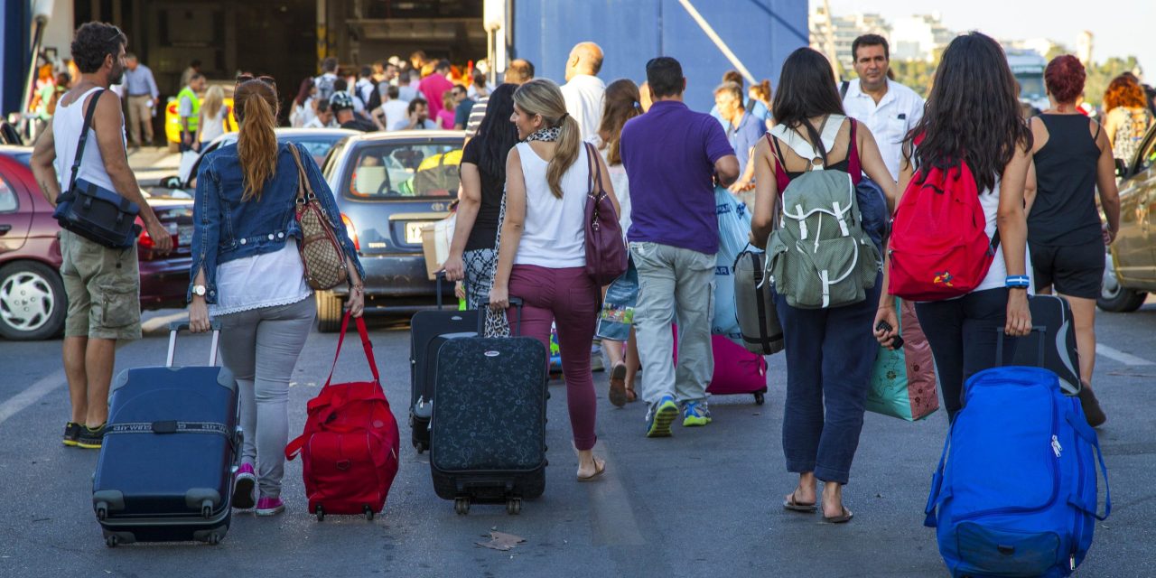 «Τουρισμός για Όλους»: Πότε ξεκινούν οι αιτήσεις – Επιδοτήσεις έως και 600 ευρώ