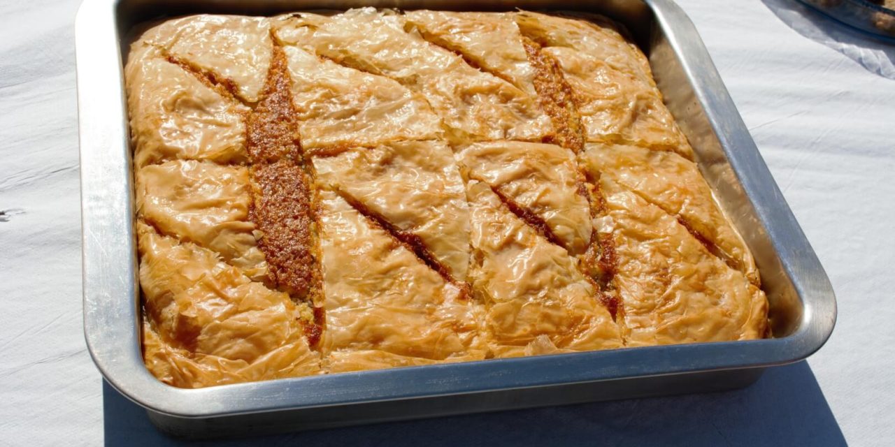 Σφολιάτσα ή Μαστιχάκι: Το γλυκό που μας ταξιδεύει στη Σύρο!