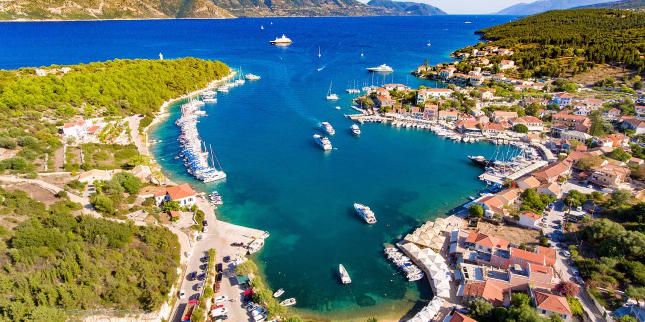 Φισκάρδο: Ένας κοσμοπολίτικος οικισμός με δύο ακοίμητους φρουρούς