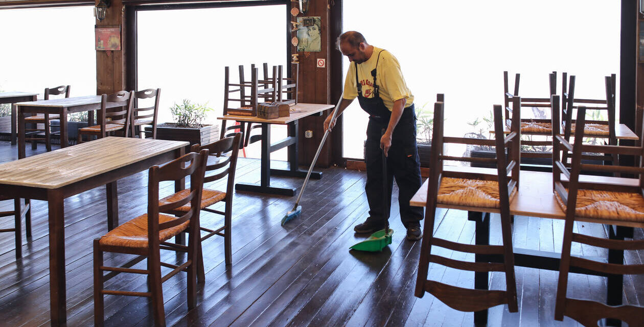 Ανοίγουν οι εσωτερικοί χώροι της εστίασης – Πρεμιέρα την Δευτέρα και για τα νυχτερινά κέντρα