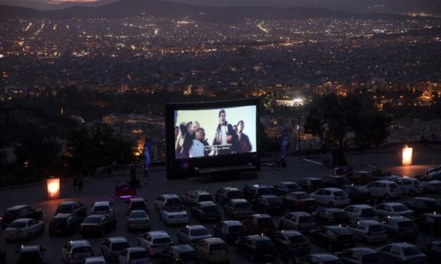 Λυκαβηττός: Υπέροχες εικόνες από το drive in που έχει πιάτο… την Αθήνα!