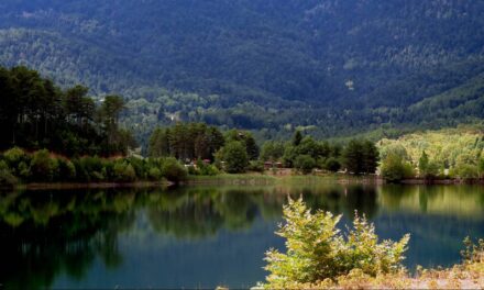 Η κουκλίστικη λίμνη που θυμίζει αλπικό τοπίο – Από τις ομορφότερες της Ελλάδας (video)