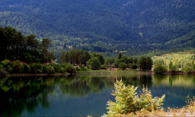 Η κουκλίστικη λίμνη που θυμίζει αλπικό τοπίο – Από τις ομορφότερες της Ελλάδας (video)