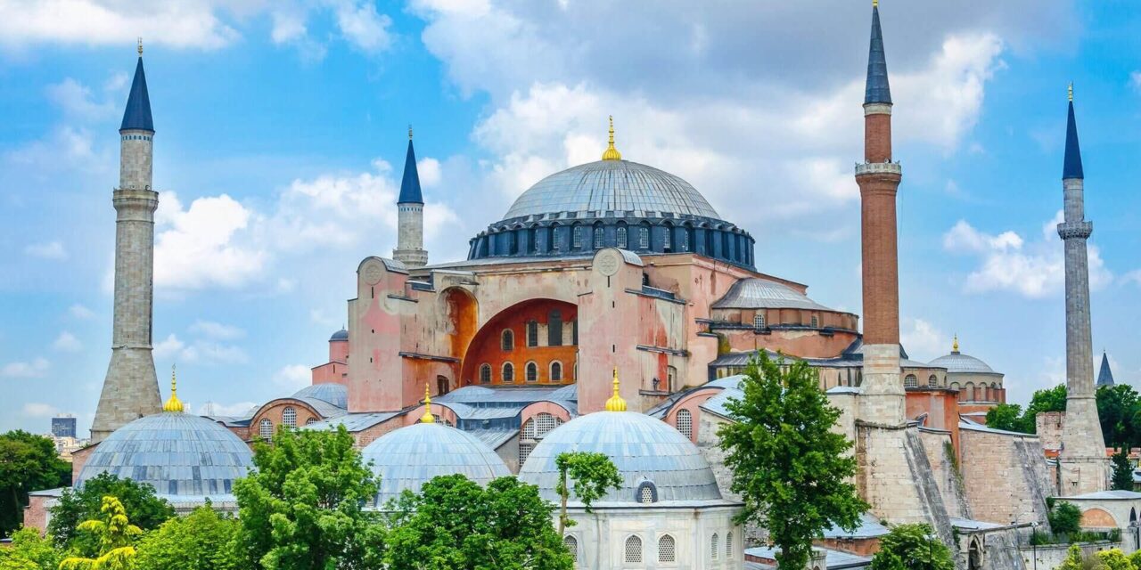 Αγία Σοφία, μουσείο ή τζαμί; Το Ανώτατο Δικαστήριο πετάει το μπαλάκι στον Ερντογάν