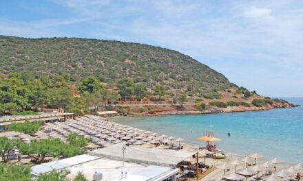 Εσείς γνωρίζατε ότι αυτές οι 19 παραλίες της Αττικής έλαβαν γαλάζια σημαία;