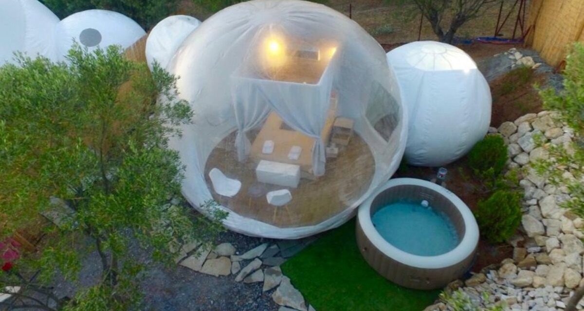Bubble tents: Πλαστικά φουσκωτά δωμάτια με θέα τα αστέρια γίνονται μόδα λόγω κορωνοϊού!