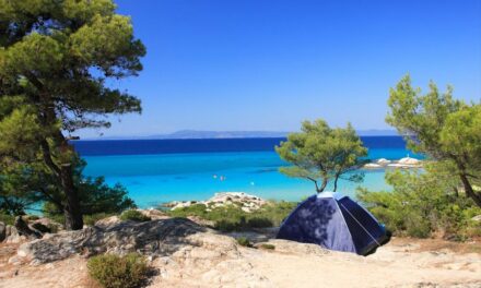 Ελεύθερο κάμπινγκ στην εποχή του κορωνοϊού: “Τέλος ανοχής” λένε οι Δήμοι