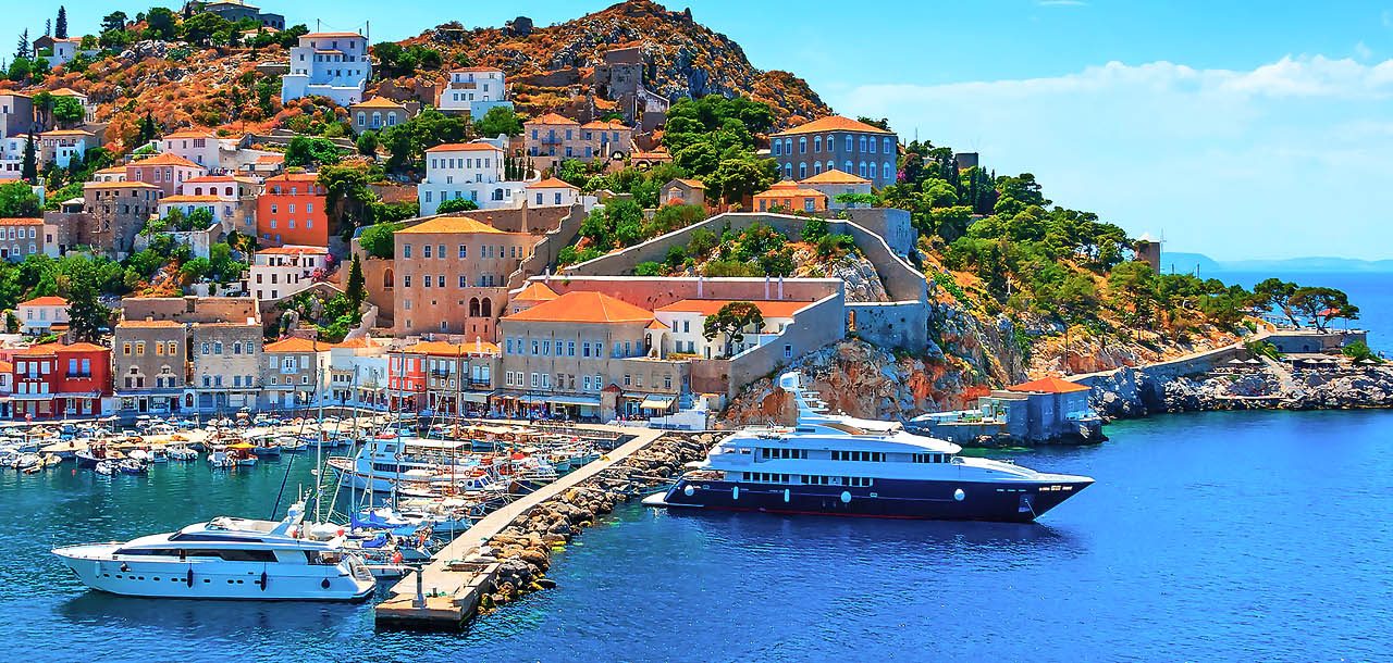 Το ελληνικό νησί προτείνει η Daily Mail για το καλοκαίρι – Το ίδιο όμορφο με τη Σαντορίνη