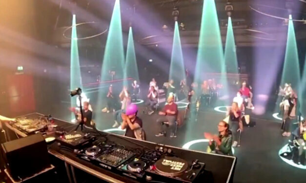 Ολλανδία: Χορός από απόσταση και… σε καρέκλες – Δείτε το video