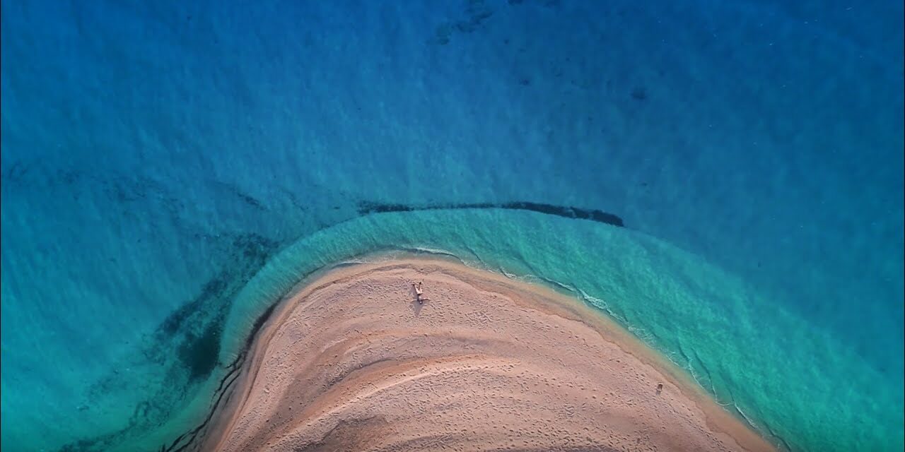 Πού βρίσκεται η μαγευτική παραλία που είδαμε στο σποτ για τον τουρισμό;
