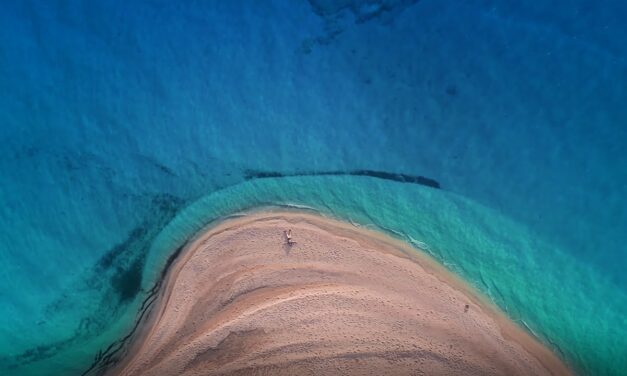 Πού βρίσκεται η μαγευτική παραλία που είδαμε στο σποτ για τον τουρισμό;