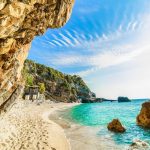 Το Πήλιο δεν είναι μόνο για τον χειμώνα: 5+1 παραλίες για ονειρικές βουτιές