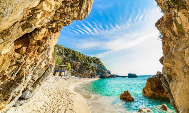 Το Πήλιο δεν είναι μόνο για τον χειμώνα: 5+1 παραλίες για ονειρικές βουτιές