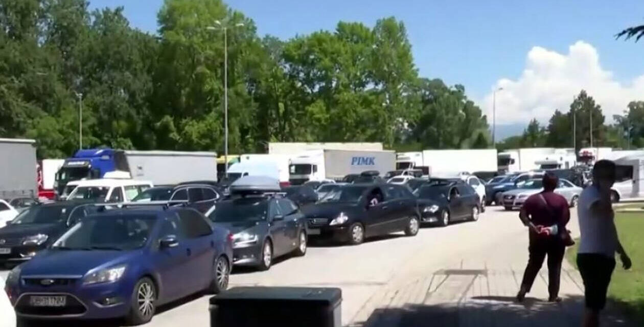 Οδικός τουρισμός: Αυξάνεται μέρα με τη μέρα η διέλευση τουριστών – Συνεχίζονται οι “ουρές” στον Προμαχώνα