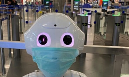 Ρομπότ… με μάσκες ενημερώνουν το επιβατικό κοινό στο “Ελ. Βενιζέλος”