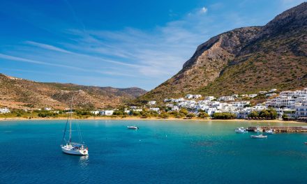 Σίφνος: Το νησί του Τσελεμεντέ έχει τη «συνταγή επανεκκίνησης» – Υπέροχο βίντεο