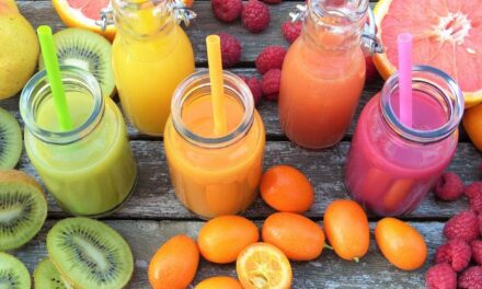 3 εύκολες και δροσιστικές συνταγές για καλοκαιρινά smoothies