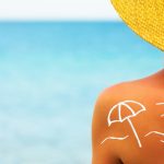 Χρήσιμα tips για την παραλία – Πώς να χρησιμοποιήσετε σωστά το αντηλιακό