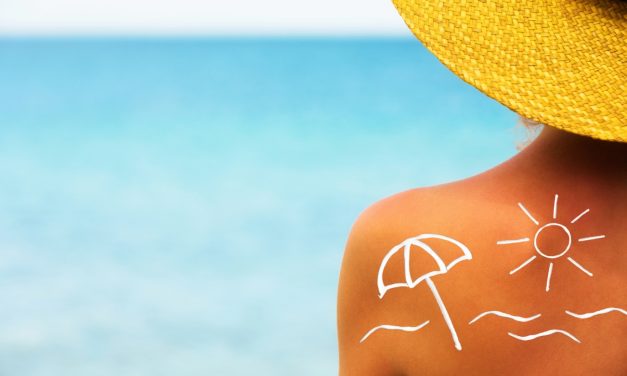 Χρήσιμα tips για την παραλία – Πώς να χρησιμοποιήσετε σωστά το αντηλιακό