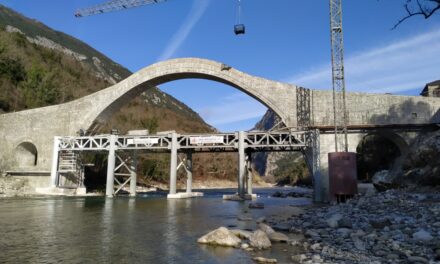 Αναστηλώθηκε το εμβληματικό γεφύρι στην Πλάκα
