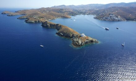 Τζιά: Ένας πανέμορφος όρμος και ένα θρυλικό κατόρθωμα