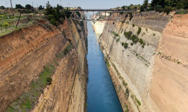 Ο διάπλους του Ισθμού της Κορίνθου – Μία απόλυτα ρεαλιστική εμπειρία (video)