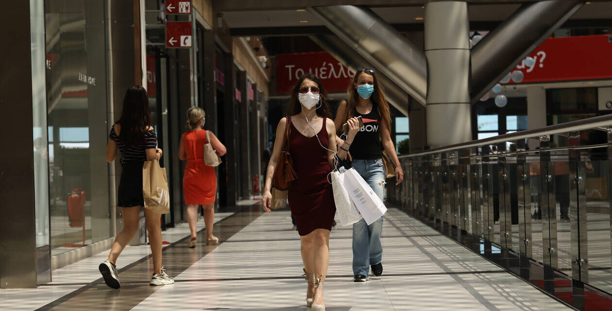 Καταργείται το όριο 6 ατόμων στα τραπέζια και η μάσκα για τους πελάτες στα εμπορικά κέντρα