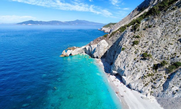 Σκιάθος: Διακοπές στο νησί με τις μαγευτικές παραλίες