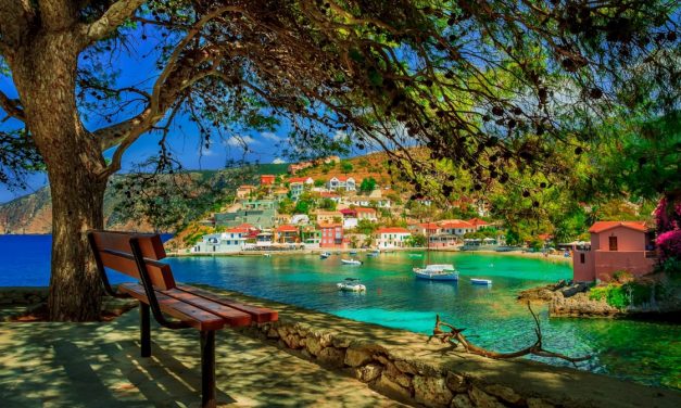 Αυτό το ελληνικό νησί φιγουράρει στη λίστα με τους 20 καλύτερους προορισμούς για το 2021