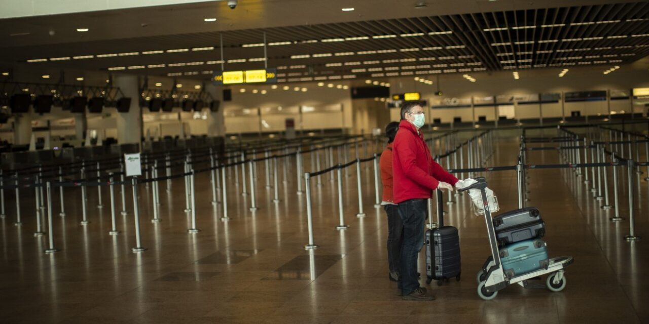 ΠΟΥ: Δεν υπάρχει στρατηγική «μηδενικού κινδύνου» για τη χαλάρωση των ταξιδιωτικών περιορισμών