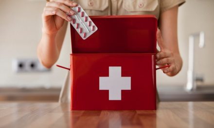 Ετοιμάζεστε για εκδρομή; Δείτε τι δεν πρέπει να λείπει από το φαρμακείο διακοπών